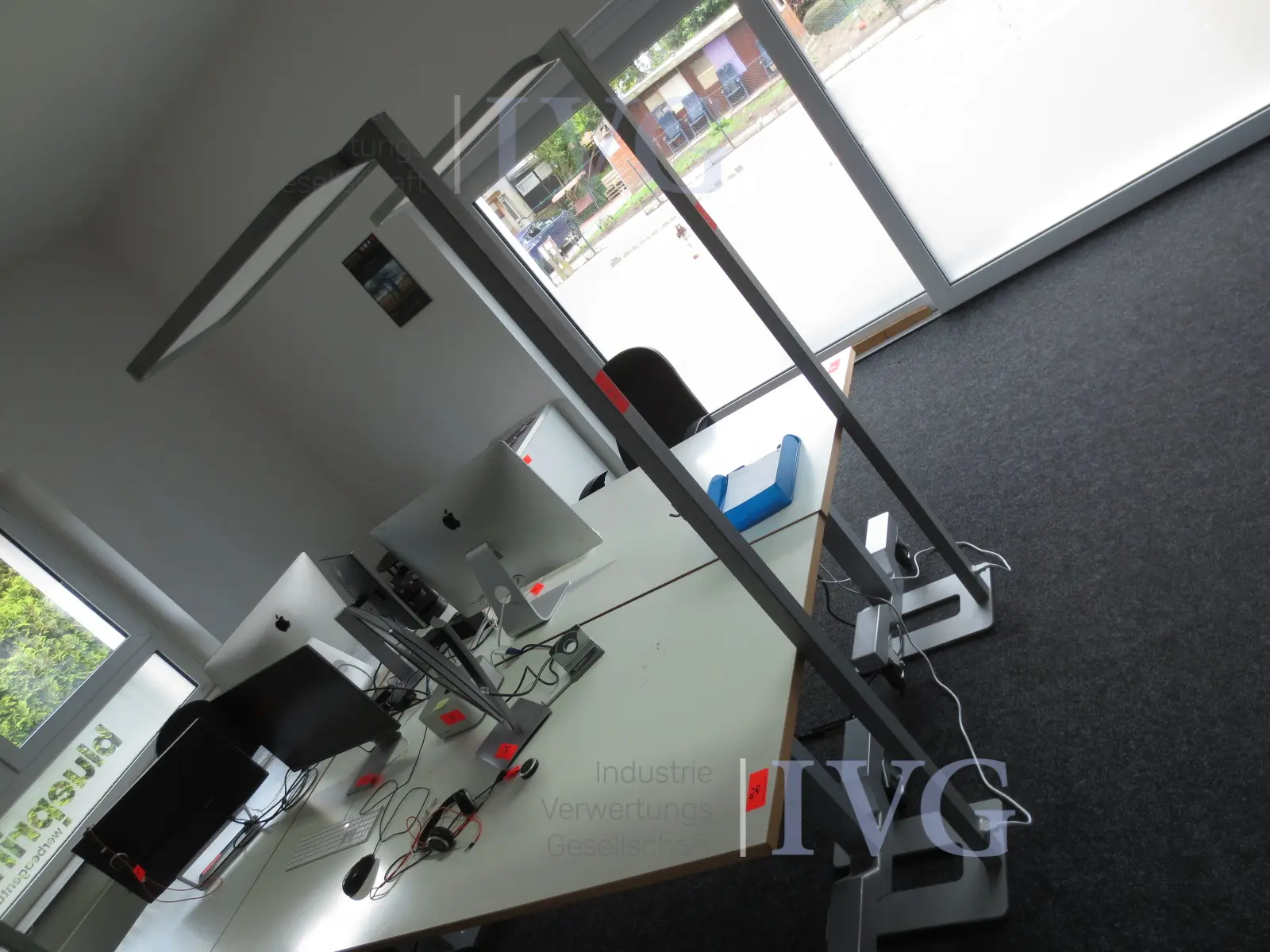 LED-Büro-Stehleuchten EMSLICHT